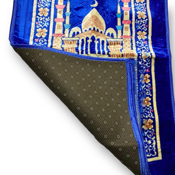 Traditional Design for Islamic Worship: Soft and Comfortable Prayer Mat - Picture 8 of 10